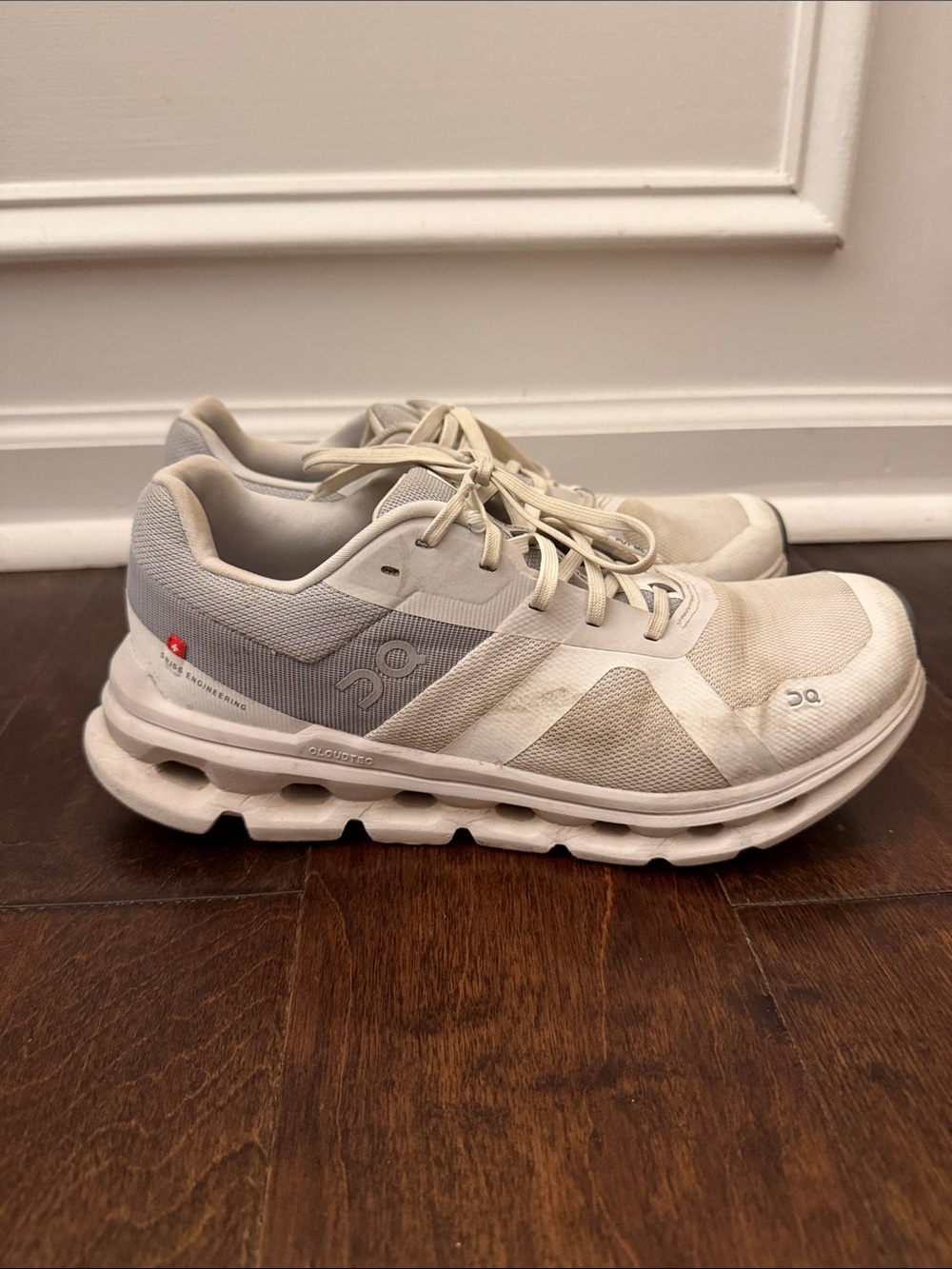 Womens On Cloud Runner grey 8.5 - Picture 3 of 9